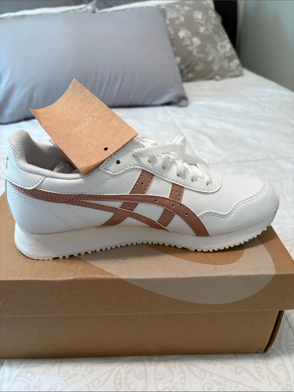 NIB ASICS tiger running shoes - Picture 2 of 5